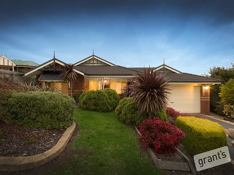 16 Hillrise Court, Pakenham VIC 3810