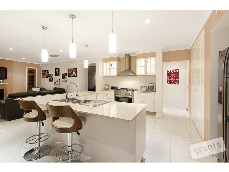 10 Marbelia Drive, Berwick VIC 3806