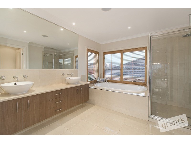 10 Marbelia Drive, Berwick VIC 3806