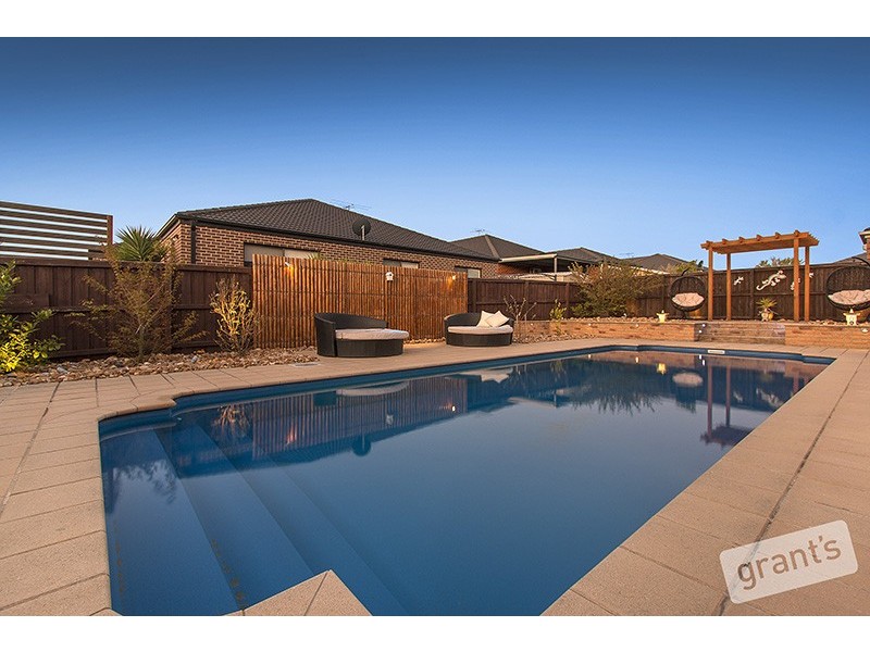 10 Marbelia Drive, Berwick VIC 3806