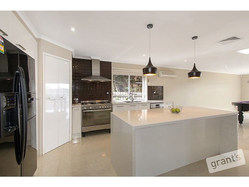 6 Ferncroft Court, Berwick VIC 3806