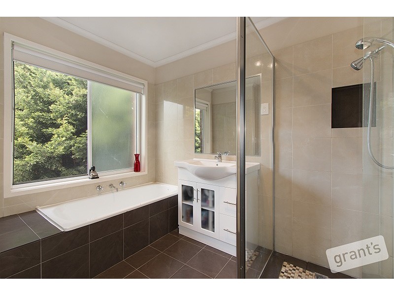 6 Ferncroft Court, Berwick VIC 3806