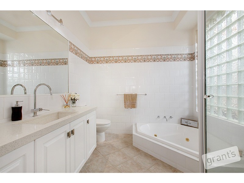 5 Mansell Court, Berwick VIC 3806