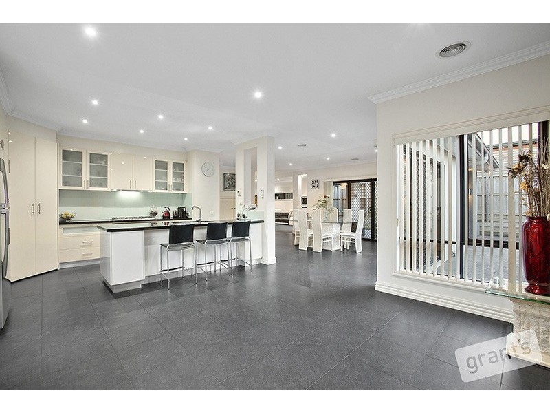 2 Viewbridge Close, Berwick VIC 3806