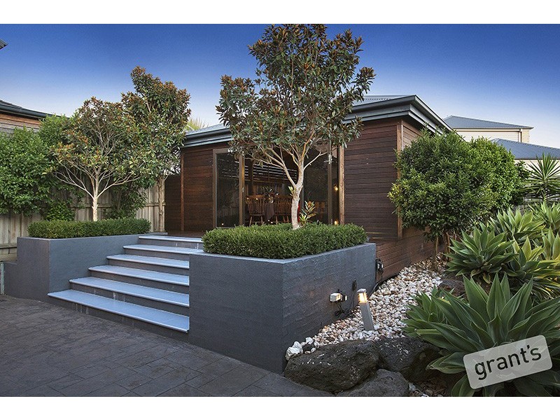 2 Viewbridge Close, Berwick VIC 3806