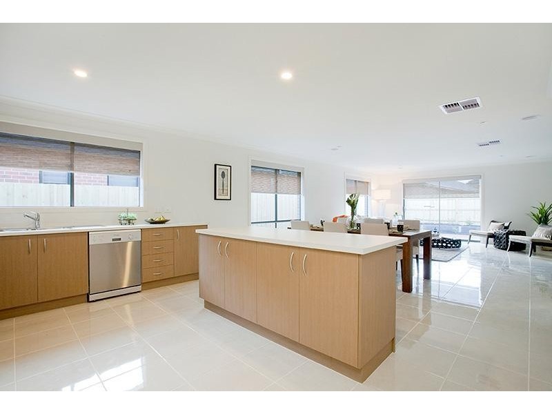 5 Pasadena Boulevard, Clyde VIC 3978