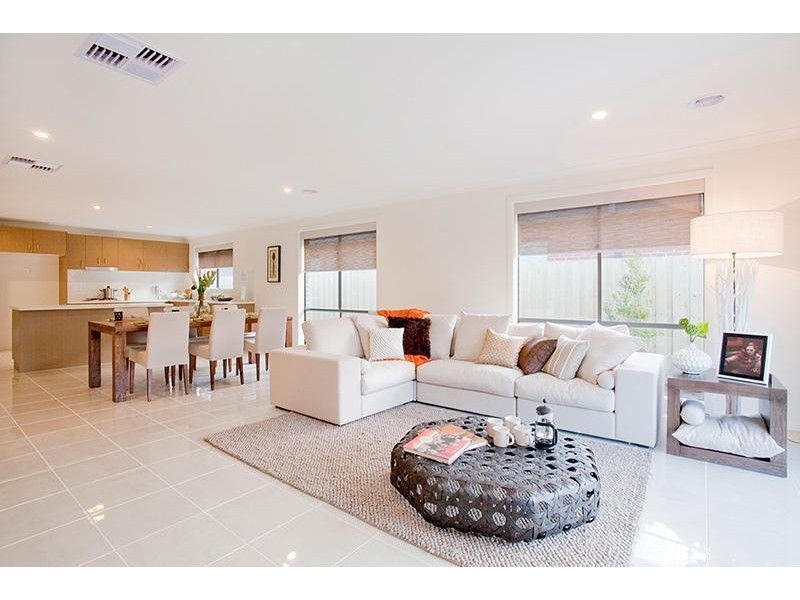 5 Pasadena Boulevard, Clyde VIC 3978