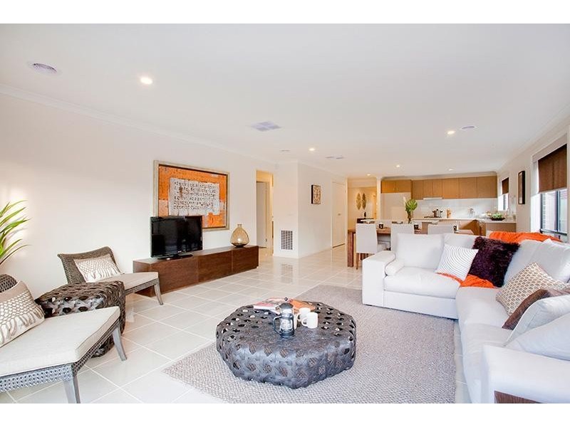 5 Pasadena Boulevard, Clyde VIC 3978