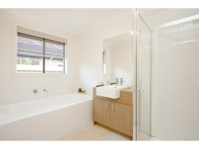 5 Pasadena Boulevard, Clyde VIC 3978