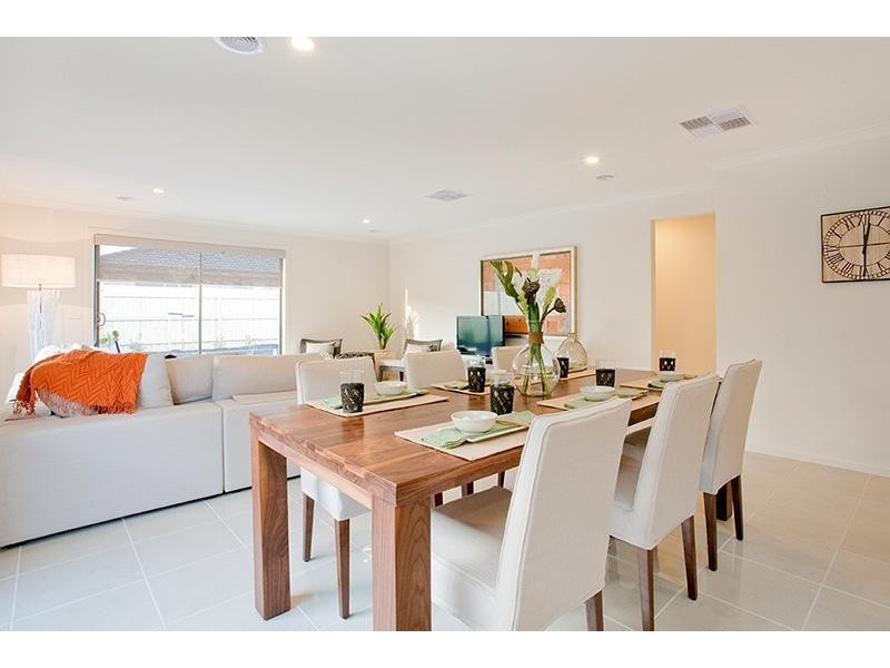 5 Pasadena Boulevard, Clyde VIC 3978