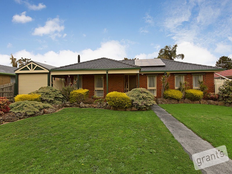 8 Greenlaw Crecent, Berwick VIC 3806
