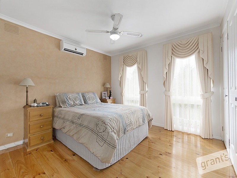 8 Greenlaw Crecent, Berwick VIC 3806