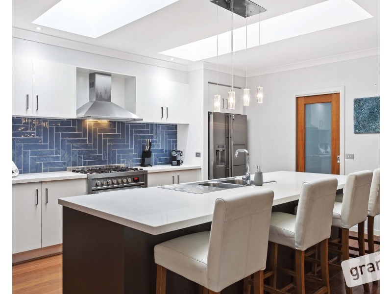 55 Cambridge Drive, Berwick VIC 3806