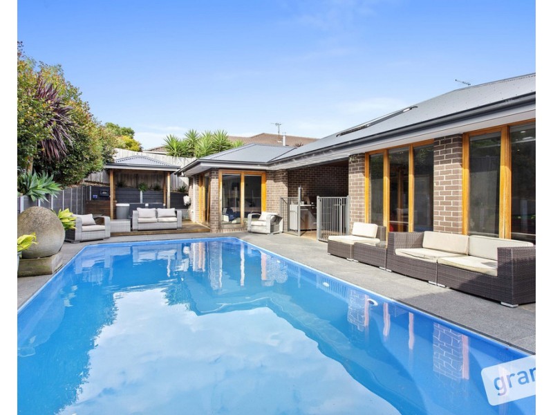 55 Cambridge Drive, Berwick VIC 3806