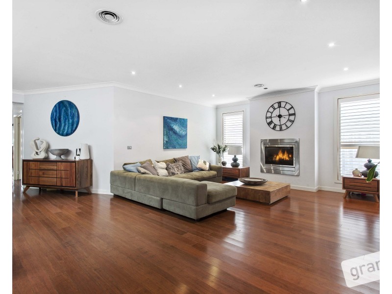 55 Cambridge Drive, Berwick VIC 3806