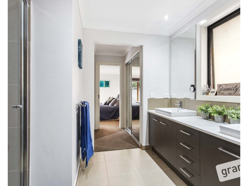 55 Cambridge Drive, Berwick VIC 3806