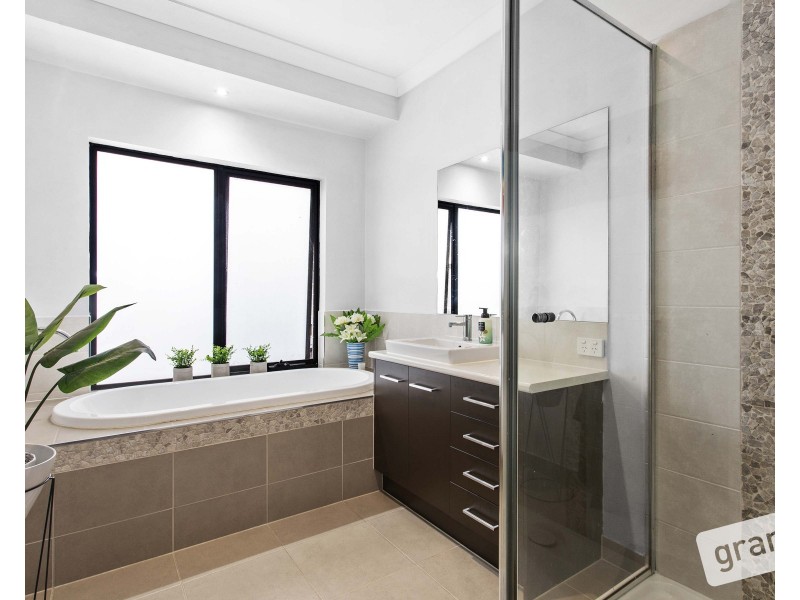 55 Cambridge Drive, Berwick VIC 3806