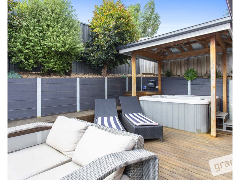 55 Cambridge Drive, Berwick VIC 3806