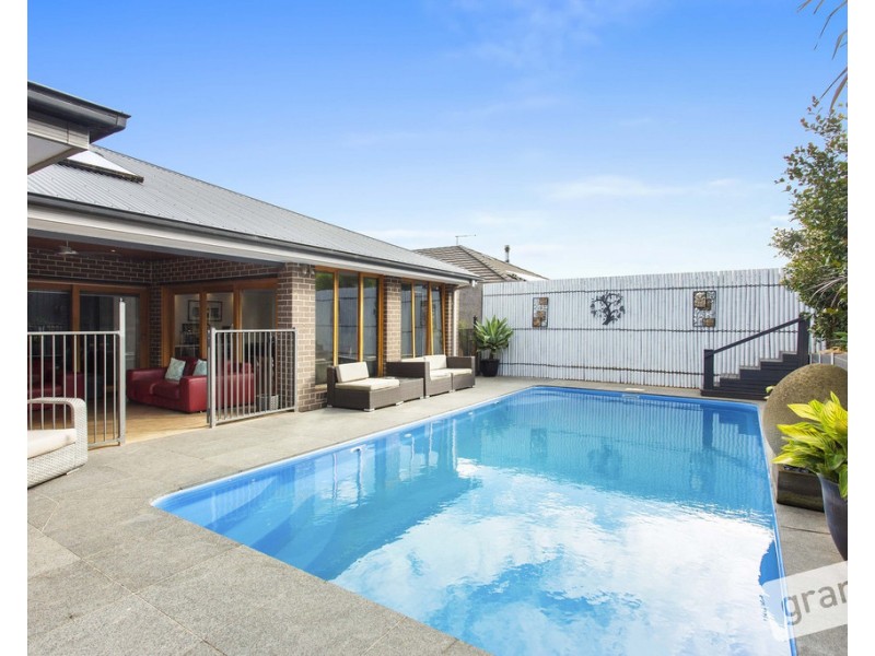 55 Cambridge Drive, Berwick VIC 3806