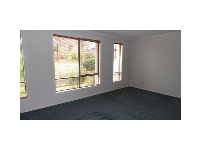 14 St Annes Crescent, Berwick VIC 3806