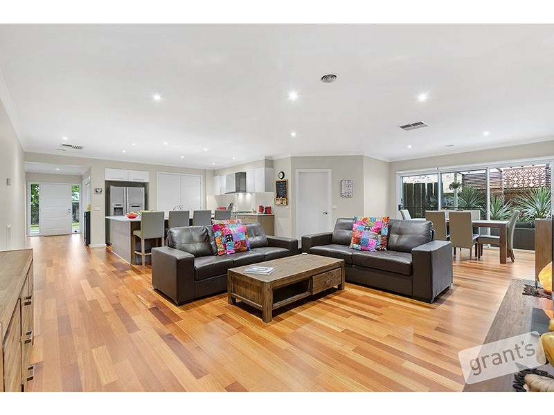 8 Montmorency Avenue, Berwick VIC 3806