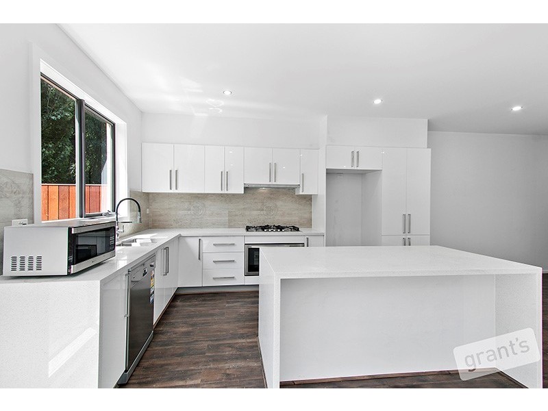 2 Santa Monica Place, Berwick VIC 3806