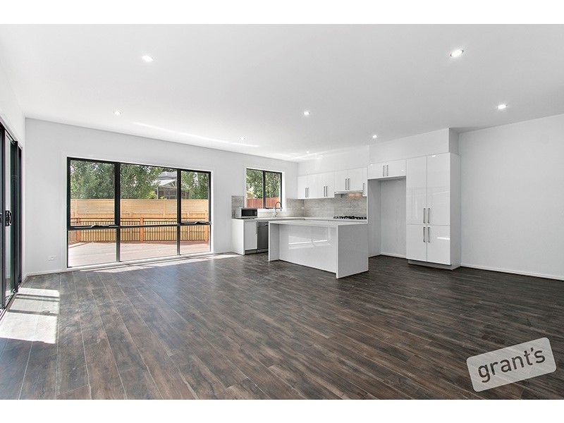 2 Santa Monica Place, Berwick VIC 3806