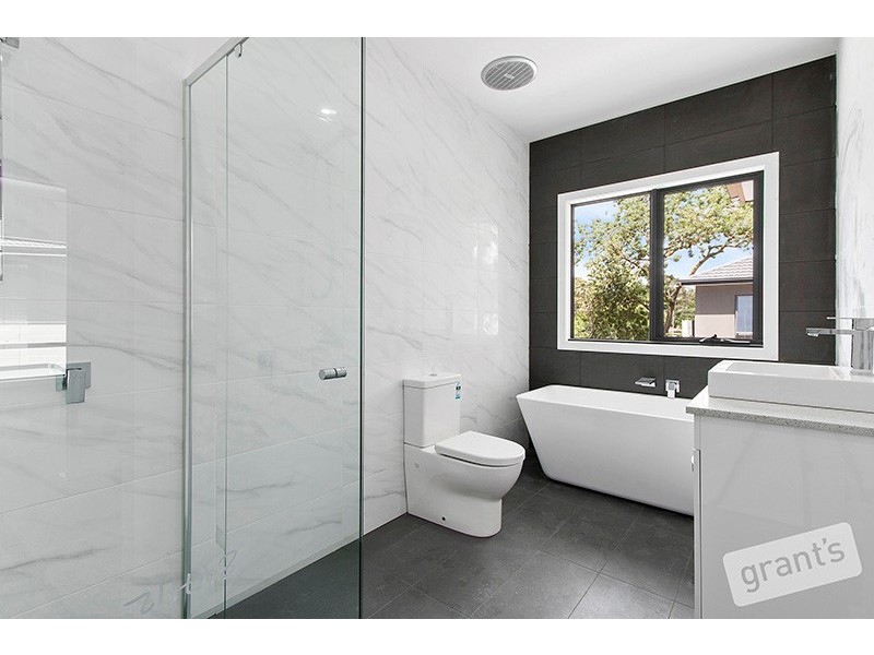 2 Santa Monica Place, Berwick VIC 3806