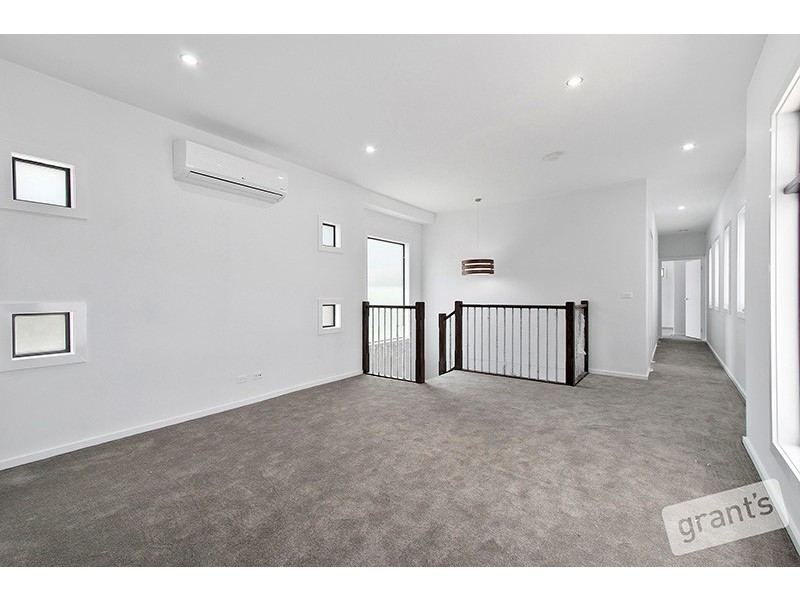 2 Santa Monica Place, Berwick VIC 3806