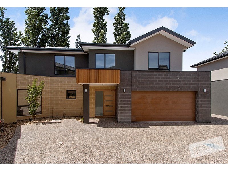 2 Santa Monica Place, Berwick VIC 3806