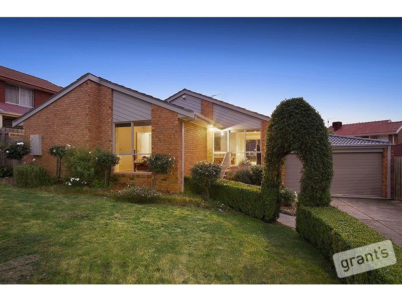 27 Van Der Haar Avenue, Berwick VIC 3806