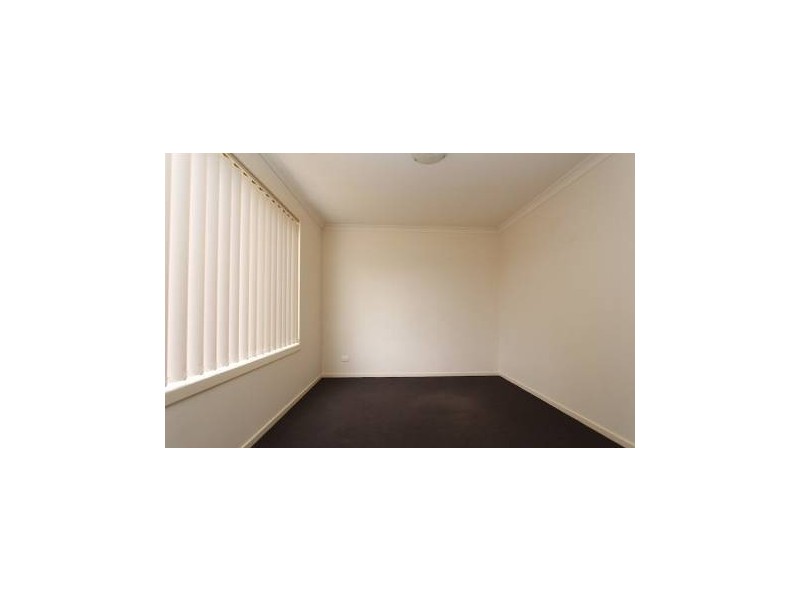 28 Wakenshaw Crescent, Pakenham VIC 3810