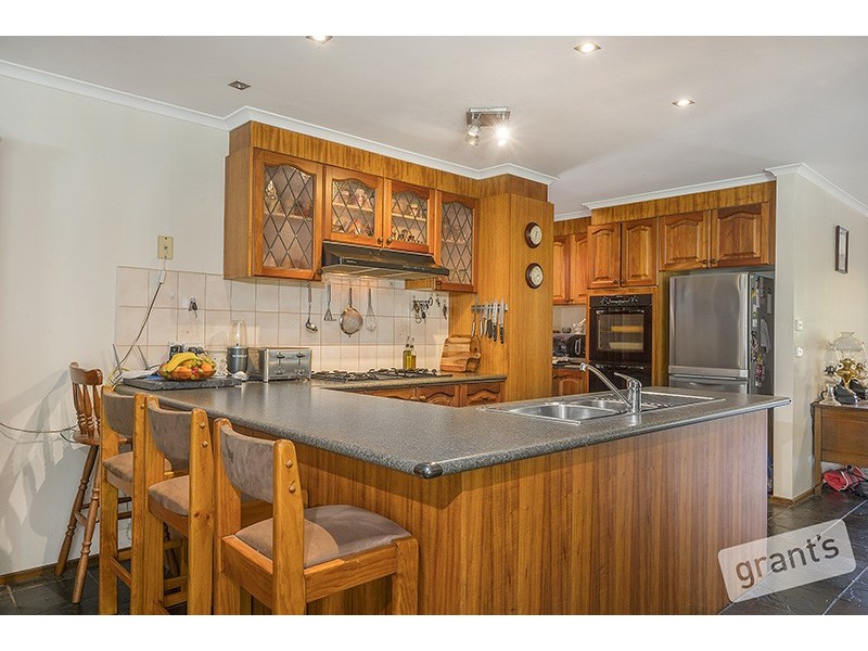 6 Neilian Retreat, Berwick VIC 3806