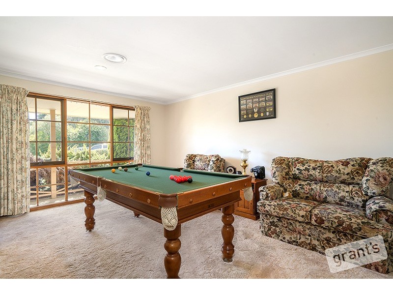 6 Neilian Retreat, Berwick VIC 3806