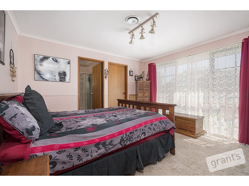 6 Neilian Retreat, Berwick VIC 3806