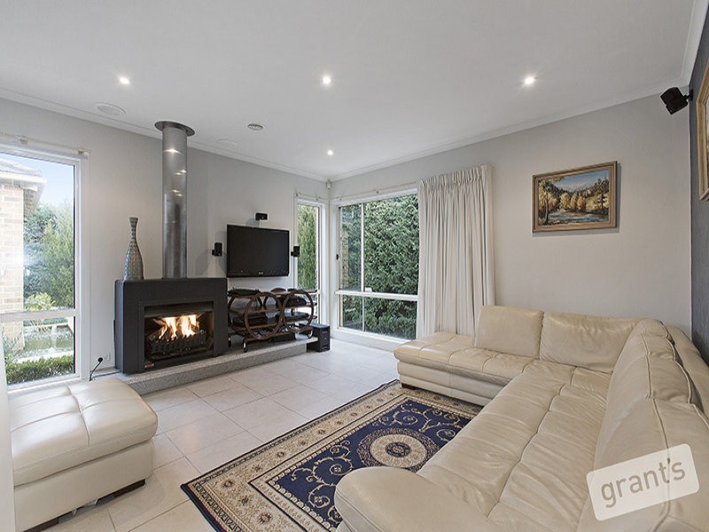 2 Glenmaggie Close, Berwick VIC 3806
