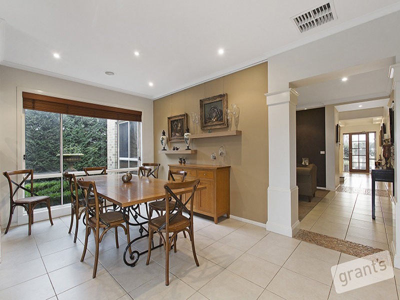 2 Glenmaggie Close, Berwick VIC 3806
