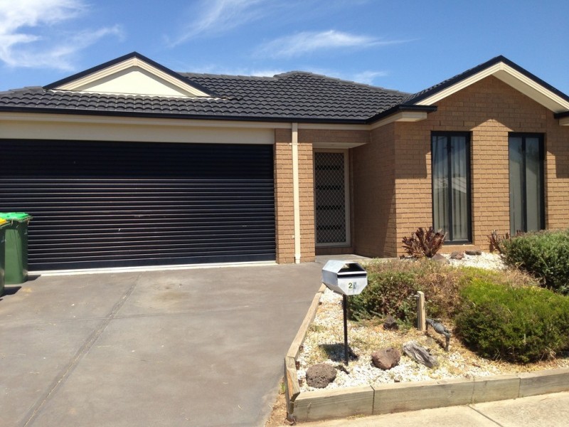 27 Killarney Crescent, Pakenham VIC 3810