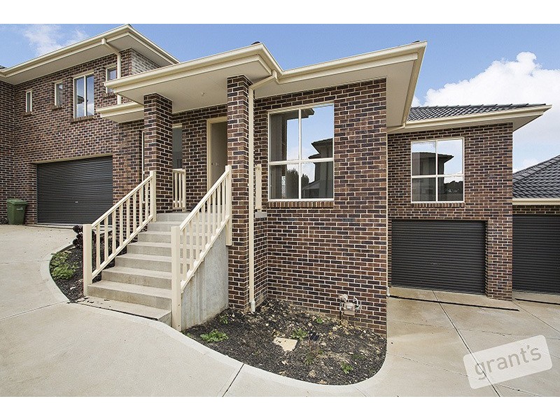 2/33 Portchester Boulevard, Beaconsfield VIC 3807