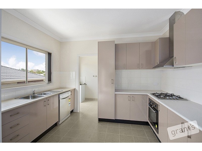 2/33 Portchester Boulevard, Beaconsfield VIC 3807