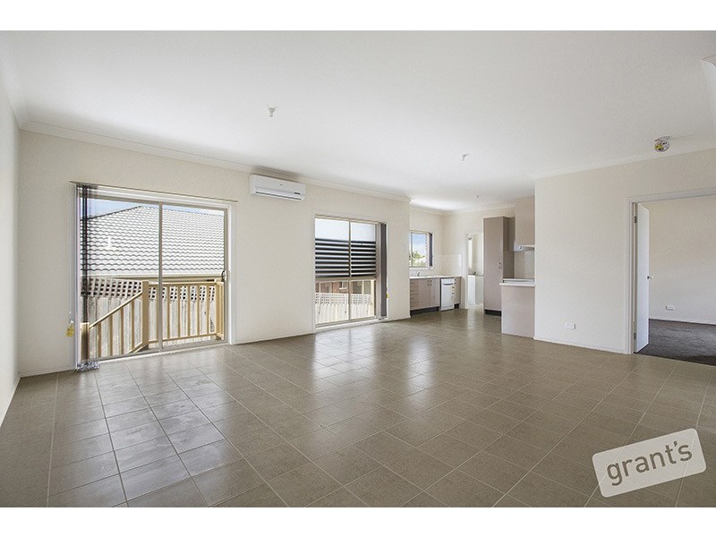 2/33 Portchester Boulevard, Beaconsfield VIC 3807