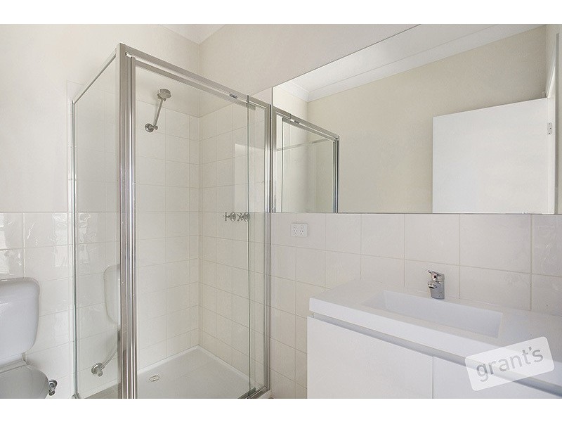 2/33 Portchester Boulevard, Beaconsfield VIC 3807