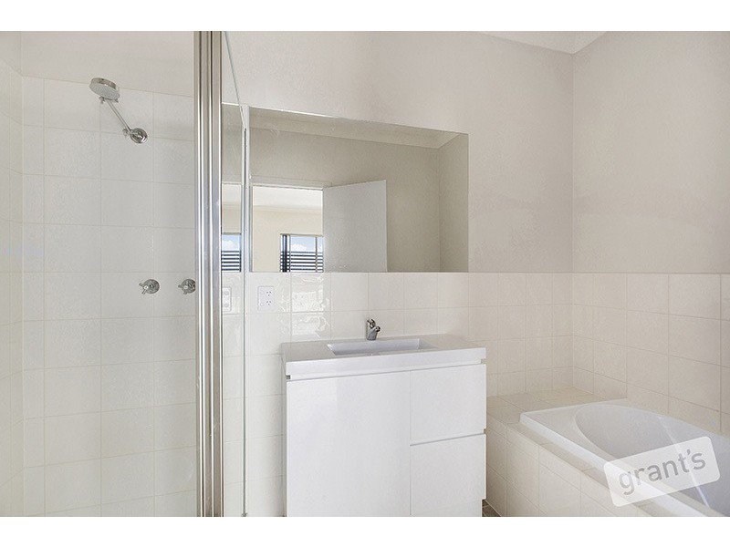 2/33 Portchester Boulevard, Beaconsfield VIC 3807