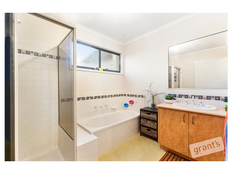 37 Follett Drive, Nyora VIC 3987