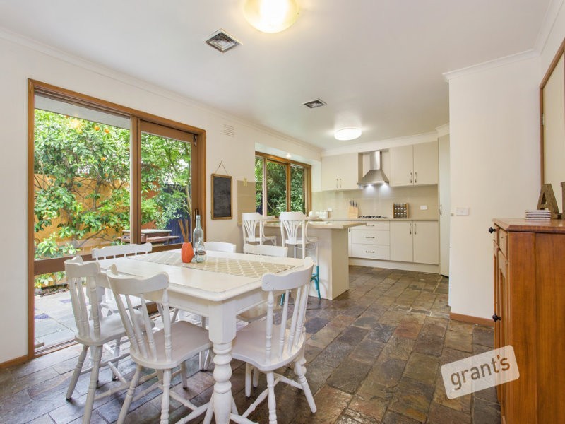 1 Queens Court, Berwick VIC 3806