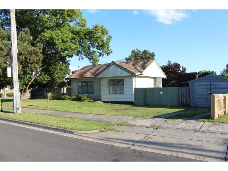 43 Campbell Parade, Cranbourne VIC 3977