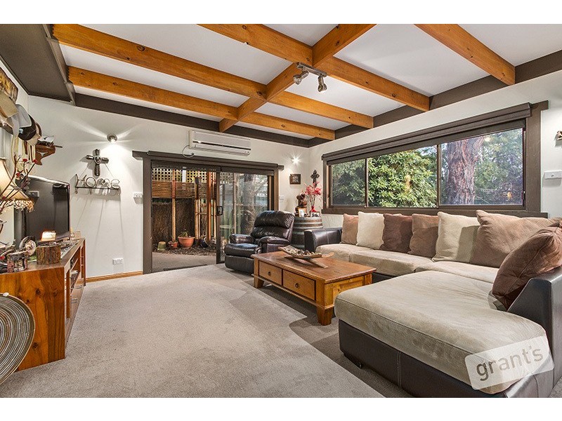 25 Ambleside Crescent, Berwick VIC 3806