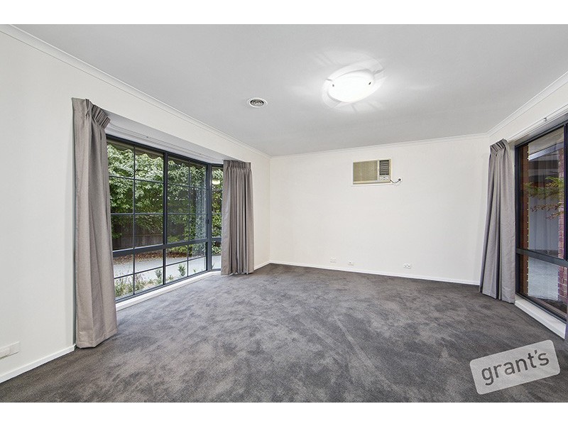 12 Ami Court, Berwick VIC 3806