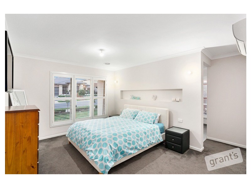 3 Ellaroo Circuit, Clyde North VIC 3978