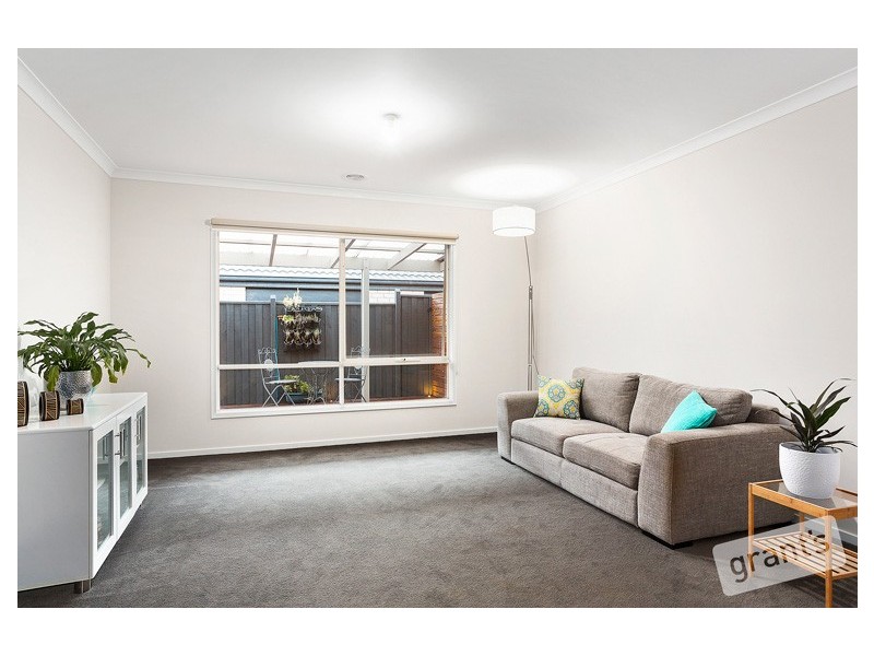 3 Ellaroo Circuit, Clyde North VIC 3978